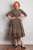 Yedda-Sand Vestido con cuello asimétrico y swing